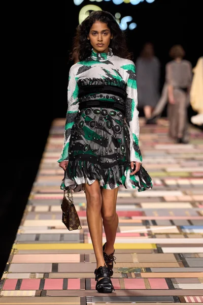 Look 15